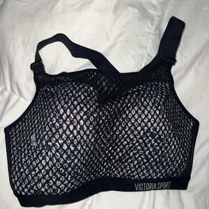 Victoria Secret Sport: incredible lightweight max sports bra black snake 34DDD